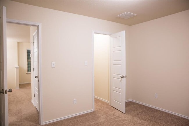 Building Photo - 3651 Sandy Brook Dr