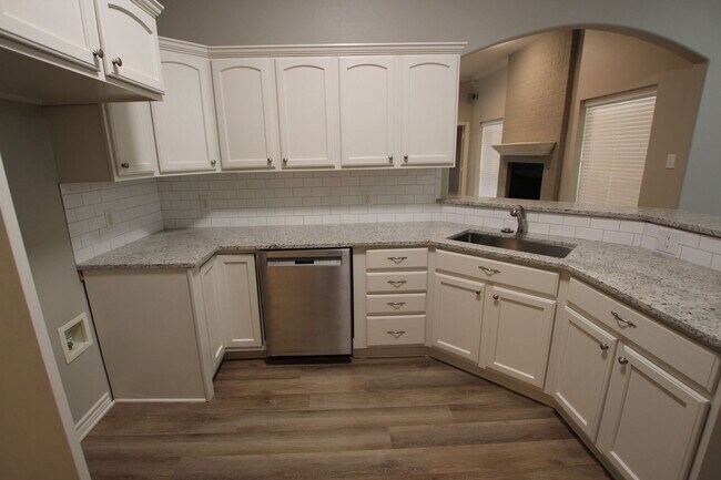 Building Photo - Coming Soon! - Beautiful 3 Bedroom, 2 Bath Home in Tyler! Gated Community!