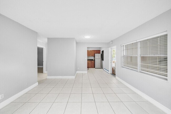 Building Photo - 626 SW 14th Ave