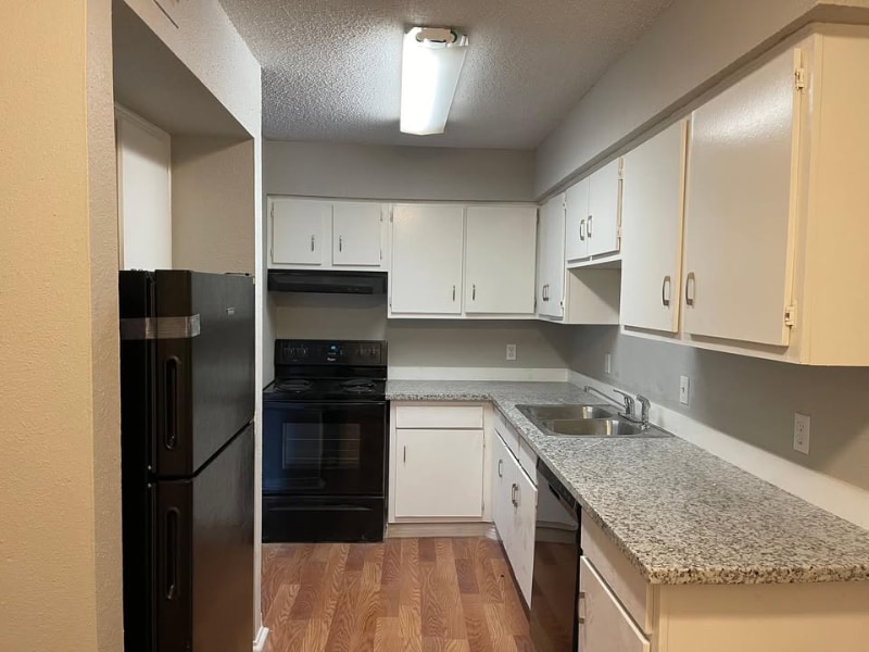 Building Photo - 5625 Antoine Dr