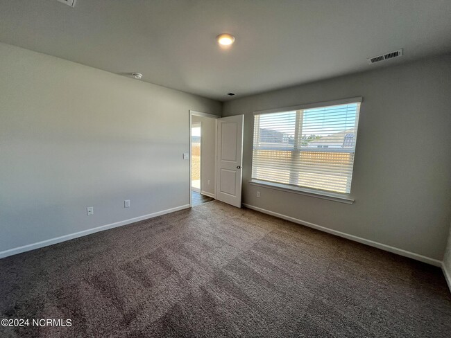 Building Photo - 8219 E Highcroft Dr NE