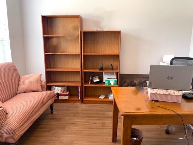 Building Photo - Great Location, wonderful Schools, Large e...