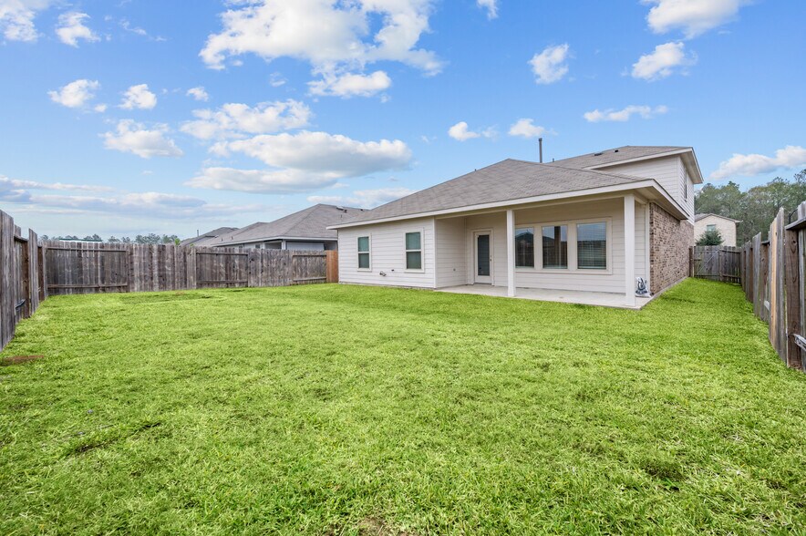 Building Photo - 20811 Olive Leaf St