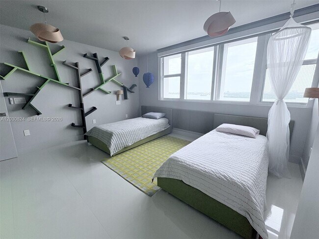 Building Photo - 10275 Collins Ave