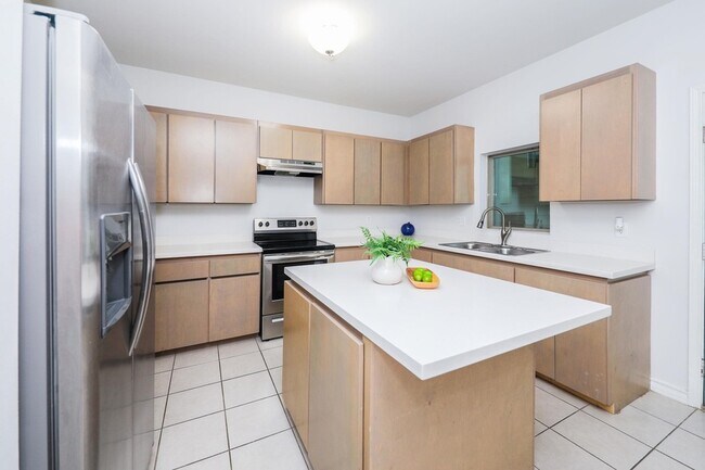 Building Photo - 1511 Don Camilo Blvd