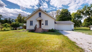 Building Photo - AVAILABLE NOW! 2 Bedroom House w/2 Car Gar...