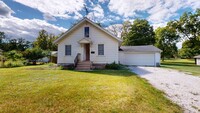 Building Photo - AVAILABLE NOW! 2 Bedroom House w/2 Car Gar...