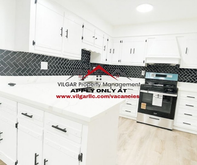 Building Photo - 4 full bedrooms, 1 full bathroom home in H...