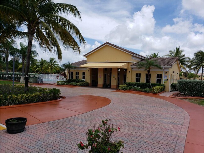 Building Photo - 1666 SE 27th Ct