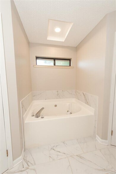 Building Photo - 6517 Gloucester Mews