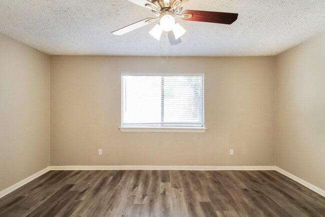 Building Photo - 1807 Oakwell Ln