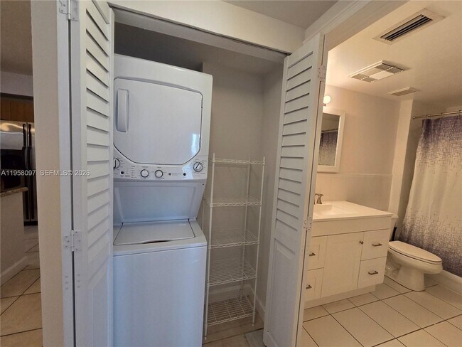 Building Photo - 471 NE 25th St