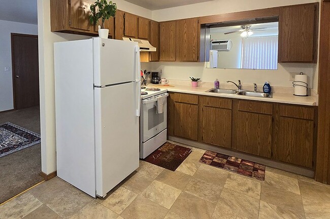 Building Photo - SHAWANO APARTMENTS