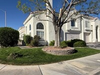 Building Photo - Gorgeous 3 bedroom Townhome ready for immediate move-in!