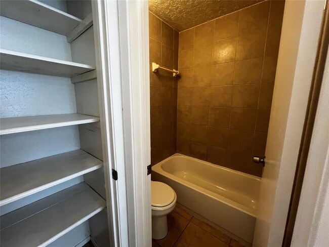 Building Photo - 5434 Parkridge Dr