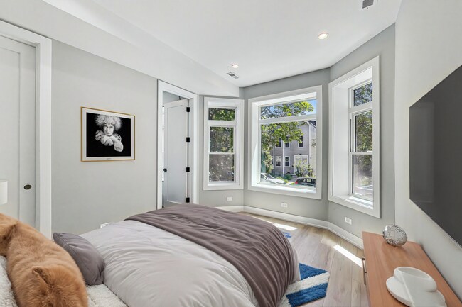 Building Photo - 2818 W Fletcher St