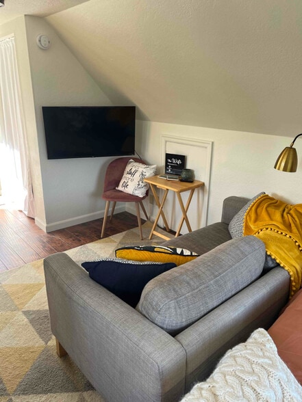 Building Photo - 4200 SE Harvey St