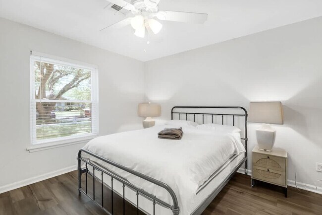 Building Photo - 5474 Imogene St