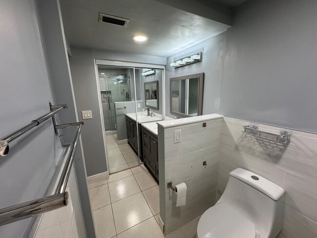 Building Photo - 7797 Golf Cir Dr