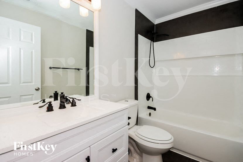 Building Photo - 105 Meandering Way Ln