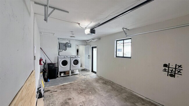 Building Photo - 433 NW 15th Way