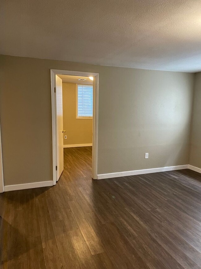 Building Photo - STUDENTS WELCOME! 5 Bedroom 3 Bathroom Single Family Home West Fort Collins