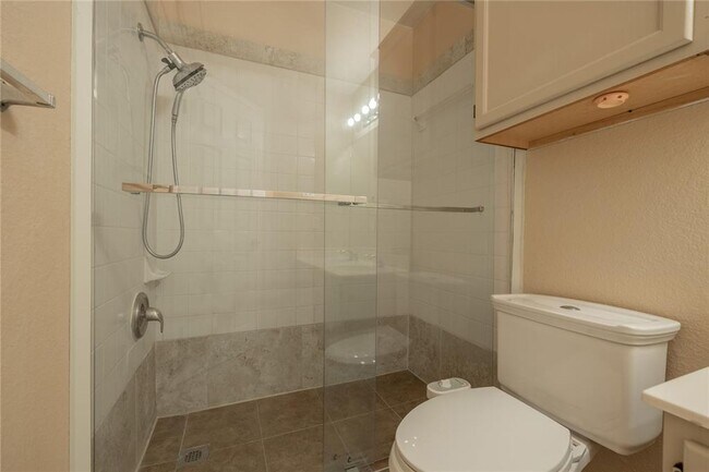 Building Photo - No Carpet! Tons of Space! Beautiful backyard with large covered patio!