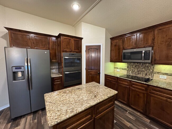 Building Photo - 5907 Verde Dr