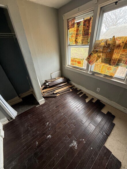 Building Photo - 7205 Calvin Ave