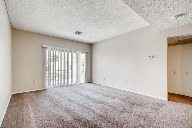 Building Photo - Near Summerlin, Gated Community w/ tons of amenities - Amazing Condo!