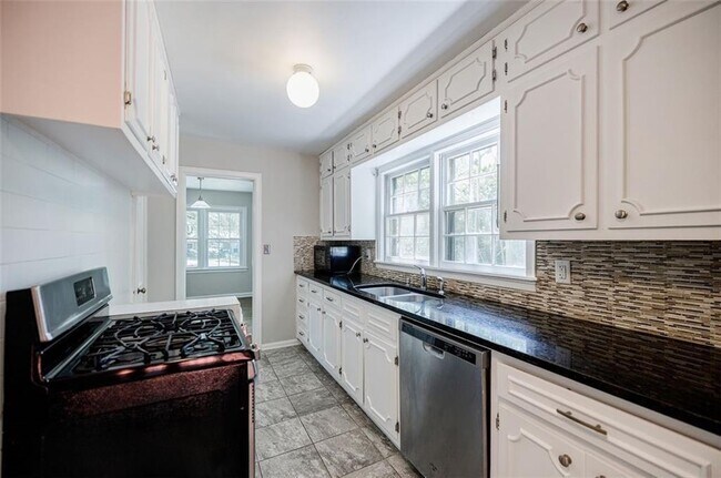 Building Photo - 1716 Beacon Hill Blvd NE