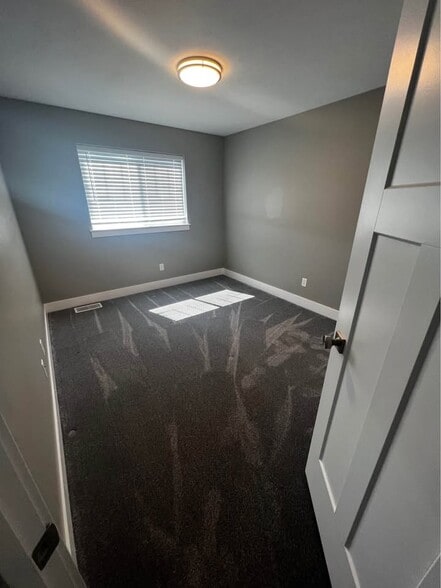 Building Photo - 10656 N 36th E