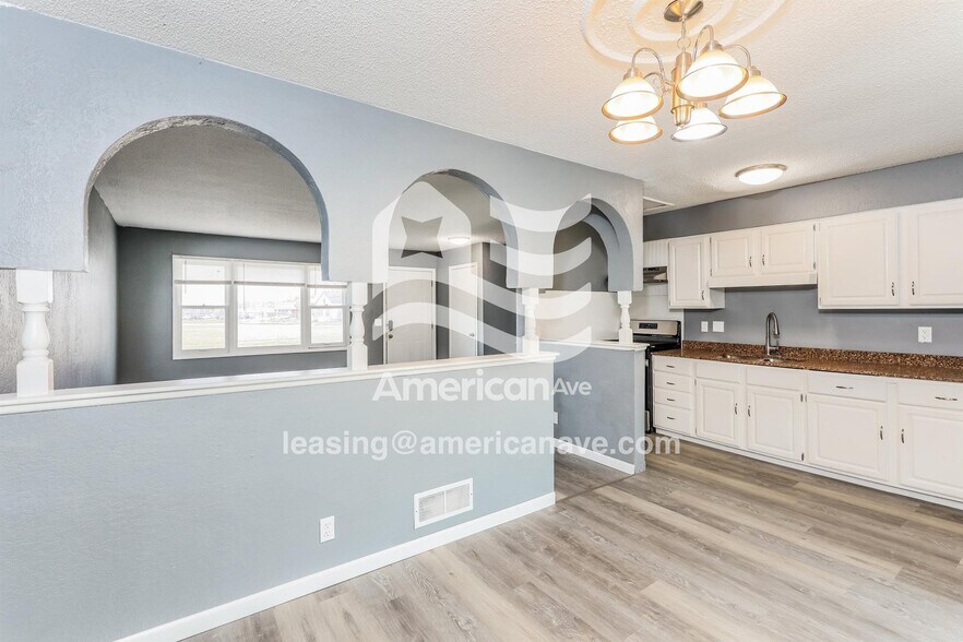 Building Photo - 722 9th Ave