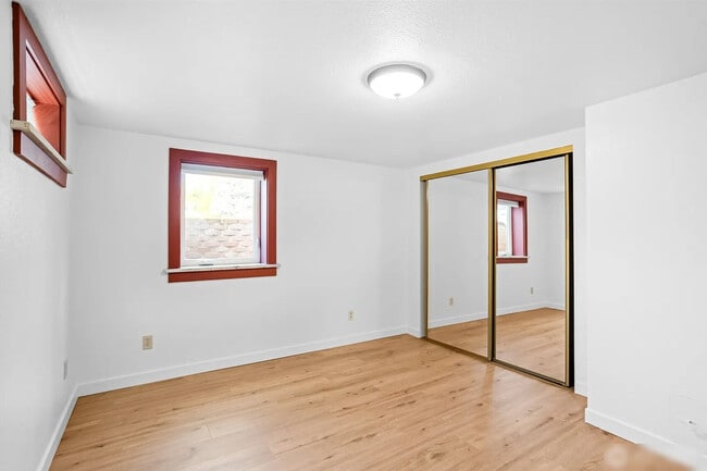 Building Photo - 8 Newell St