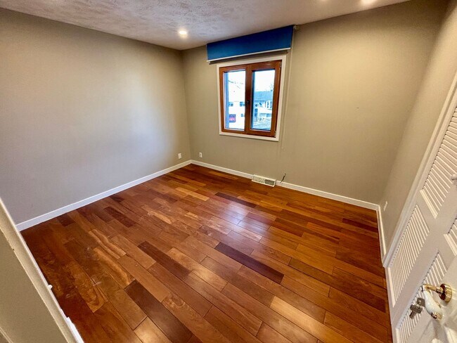 Building Photo - 13815 West Cir