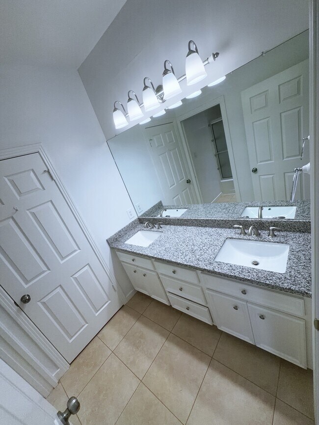 Building Photo - 11854 Taylorcrest Rd