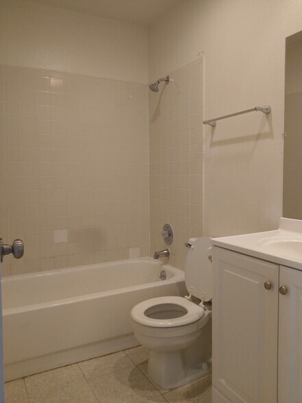 Building Photo - 2506 corian glen dr