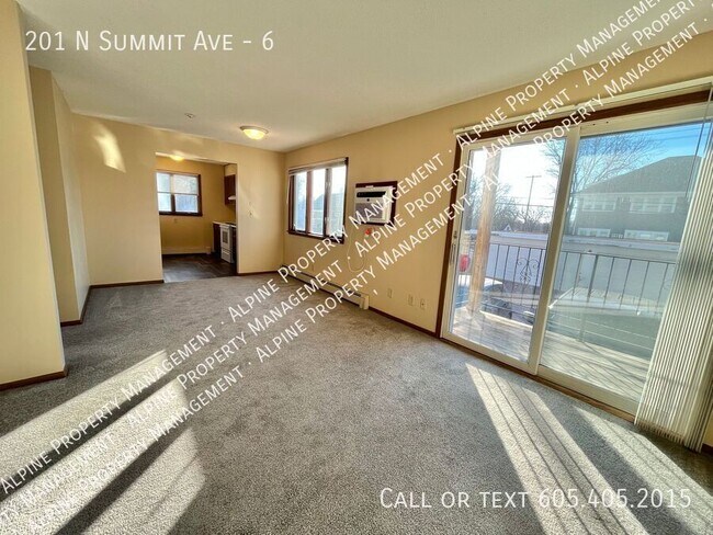 Building Photo - 201 N Summit Ave
