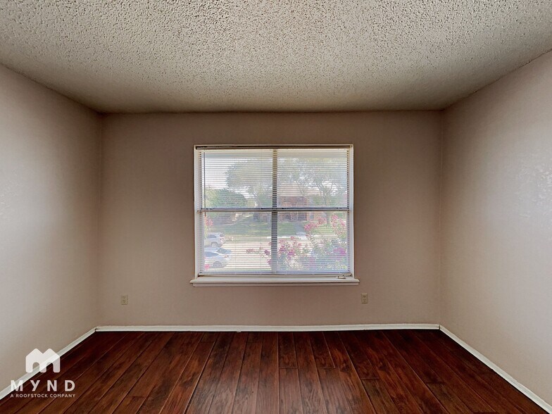 Building Photo - 5515 Brookview Ct