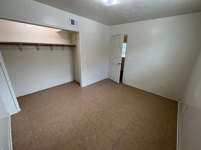 Building Photo - Country home coming soon!