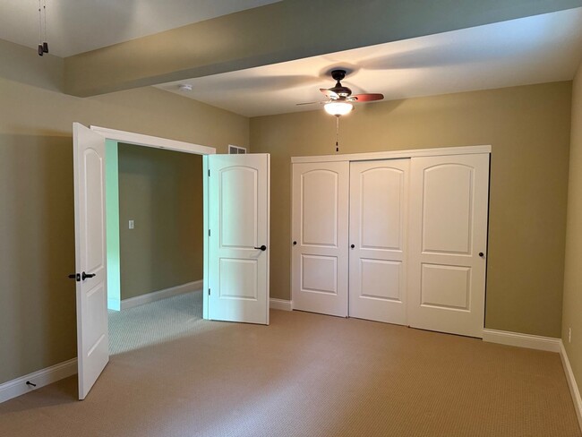 Building Photo - 36 Sag Harbor Ct