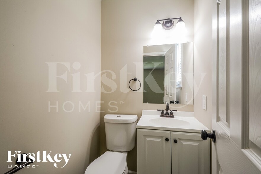 Building Photo - 3 Oak Point Ct