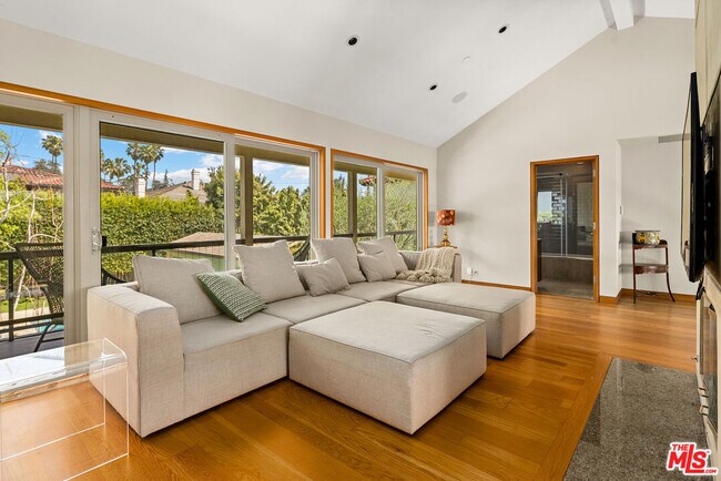 Building Photo - 211 18th St