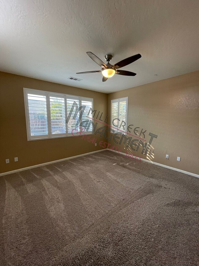 Building Photo - $500 OFF FIRST MONTHS RENT