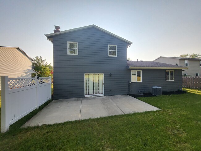 Building Photo - 275 Brad Dr