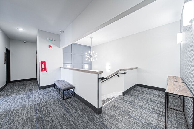 Building Photo - Fully Furnished 1 Bedroom in the heart of ...