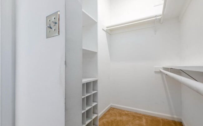 Building Photo - 124 Sanborn Pl