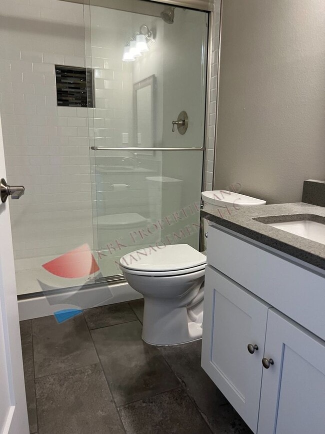 Building Photo - 637 Country Club Cir