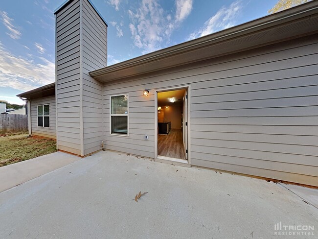 Building Photo - 49 Amherst Dr