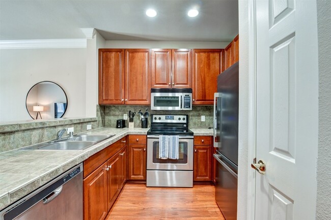 Building Photo - 2400 McCue Rd